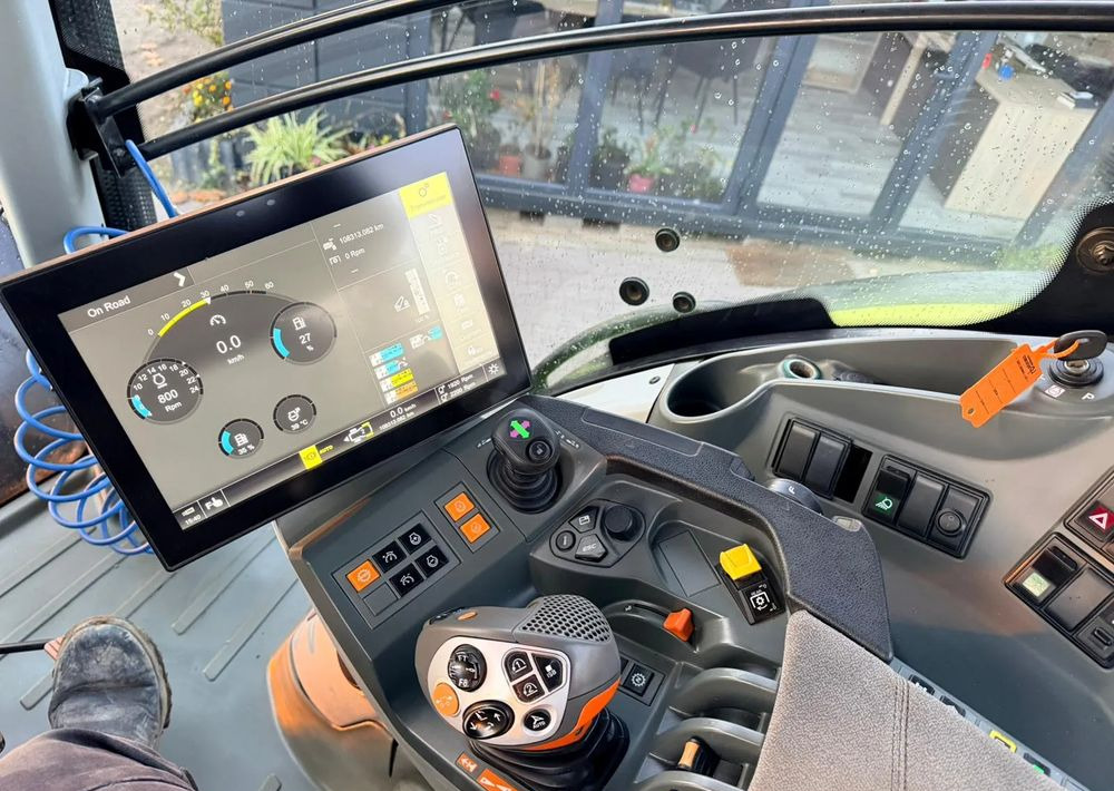 Tractor Claas Axion 830 CMATIC CEBIS