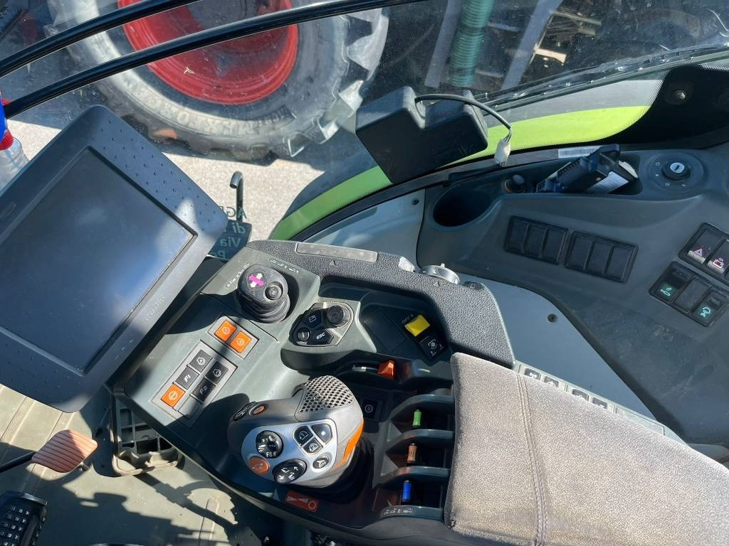 Tractor Claas Axion 830 Cmatic
