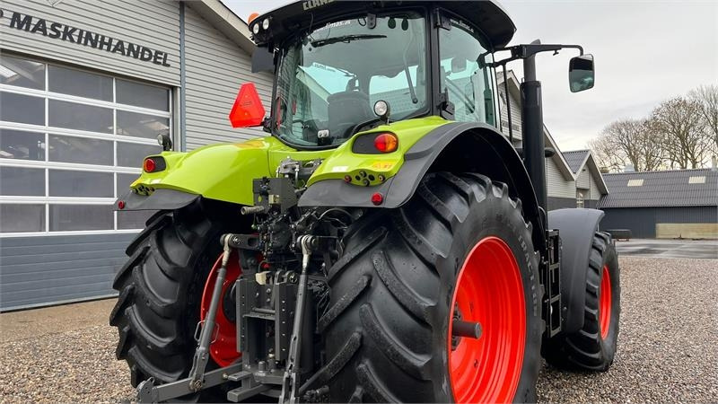 Tractor Claas Axion 830 Med frontlift. Velholdt traktor.