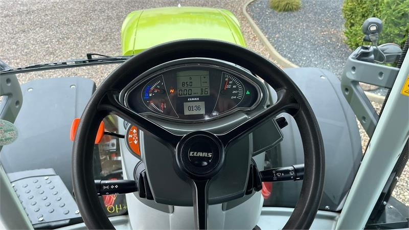 Tractor Claas Axion 830 Med frontlift. Velholdt traktor.