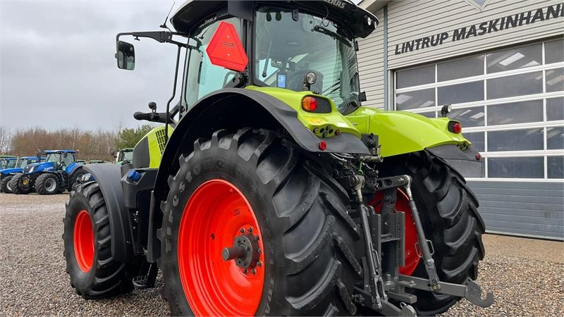 Tractor Claas Axion 830 Med frontlift. Velholdt traktor.