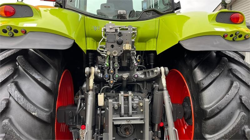 Tractor Claas Axion 830 Med frontlift. Velholdt traktor.