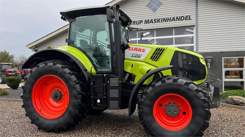 Tractor Claas Axion 830 Med frontlift. Velholdt traktor.