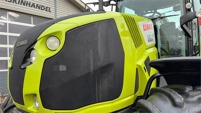 Tractor Claas Axion 830 Med frontlift. Velholdt traktor.