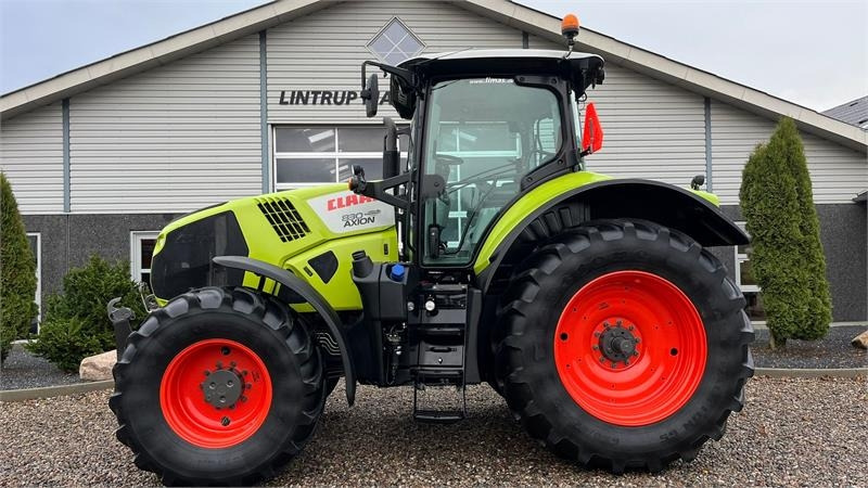 Tractor Claas Axion 830 Med frontlift. Velholdt traktor.