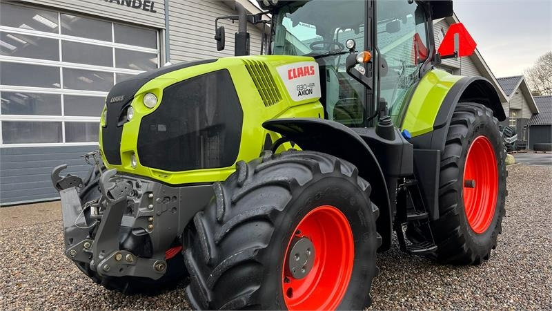 Tractor Claas Axion 830 Med frontlift. Velholdt traktor.