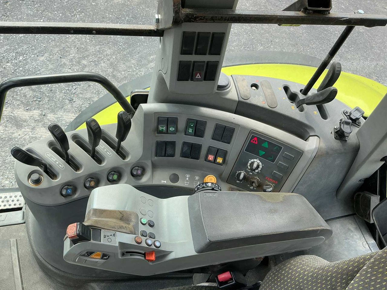 Tractor Claas Axion 840