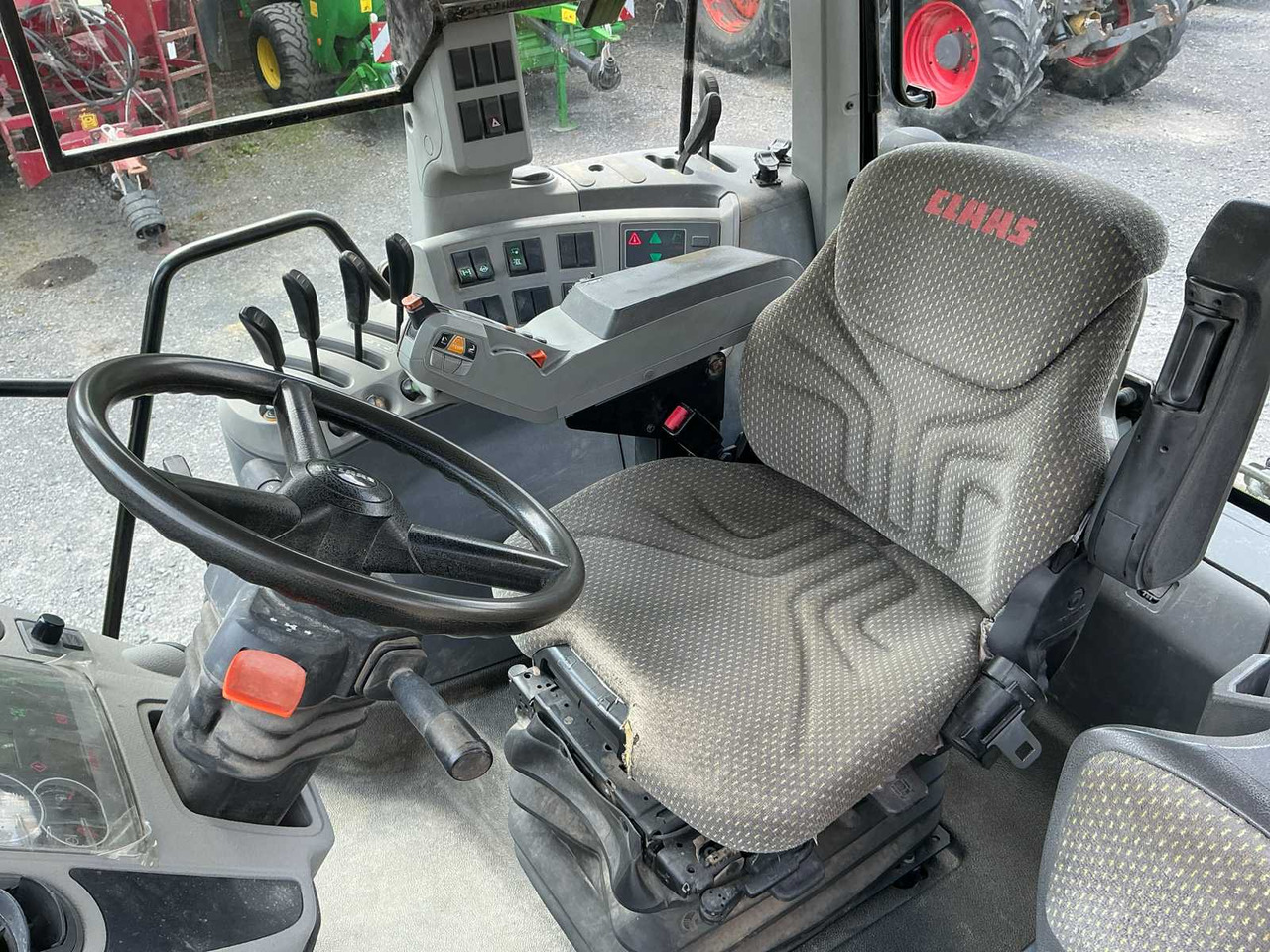 Tractor Claas Axion 840