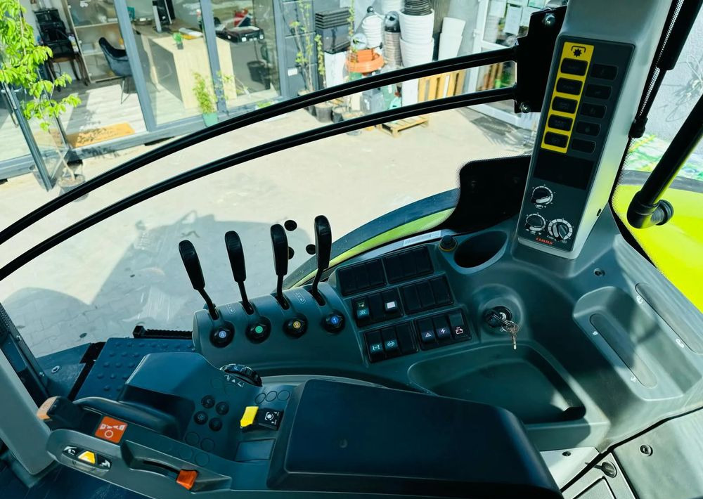 Tractor Claas Axion 840