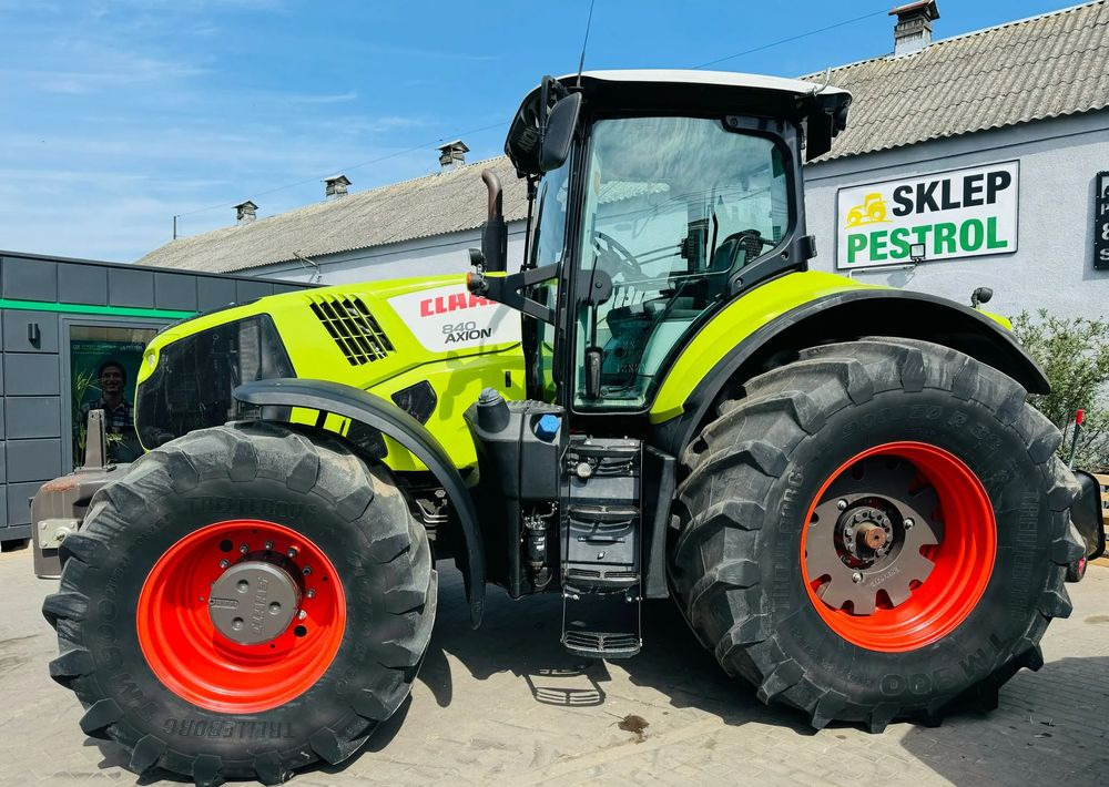 Tractor Claas Axion 840
