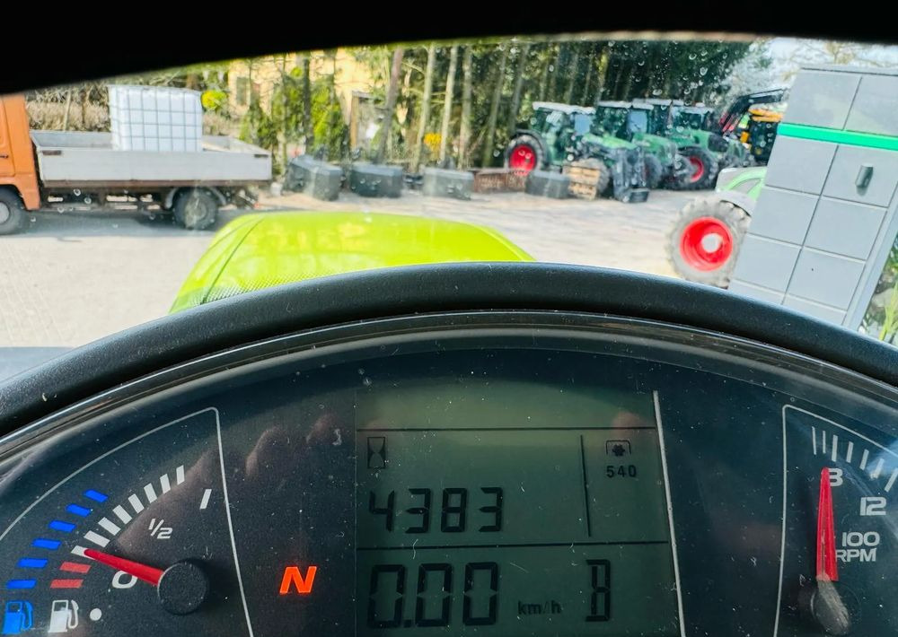 Tractor Claas Axion 840