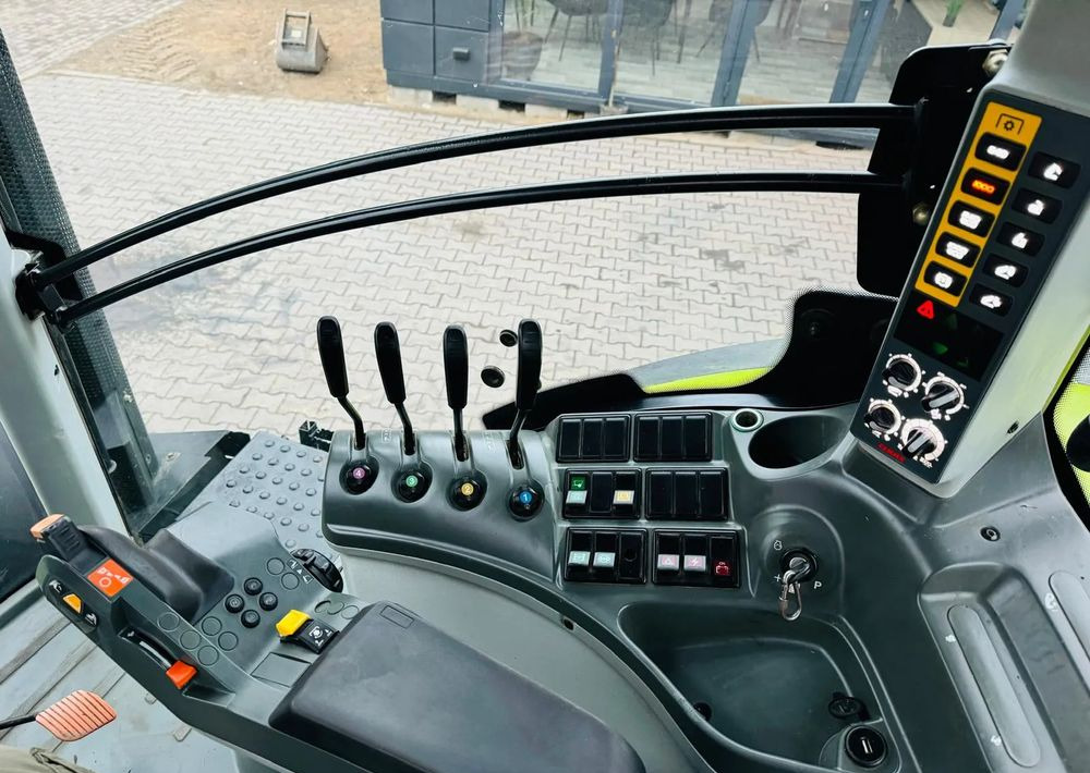 Tractor Claas Axion 850