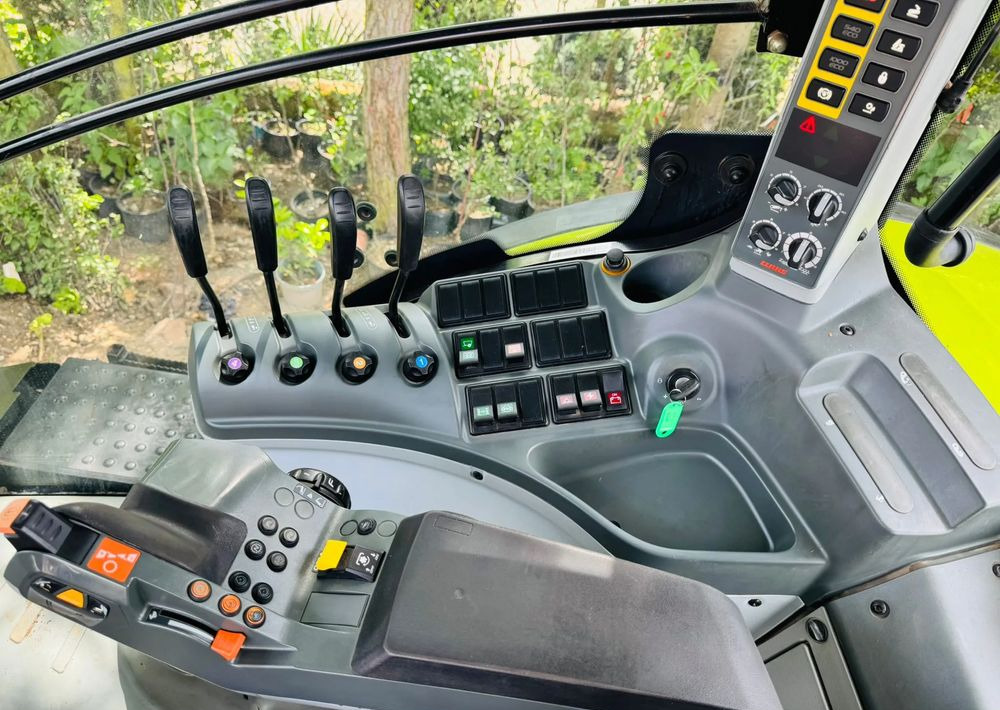 Tractor Claas Axion 850