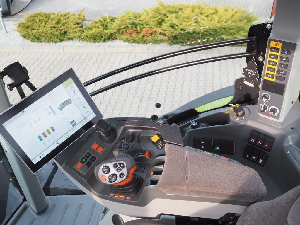 Tractor Claas Axion 850 CEBIS