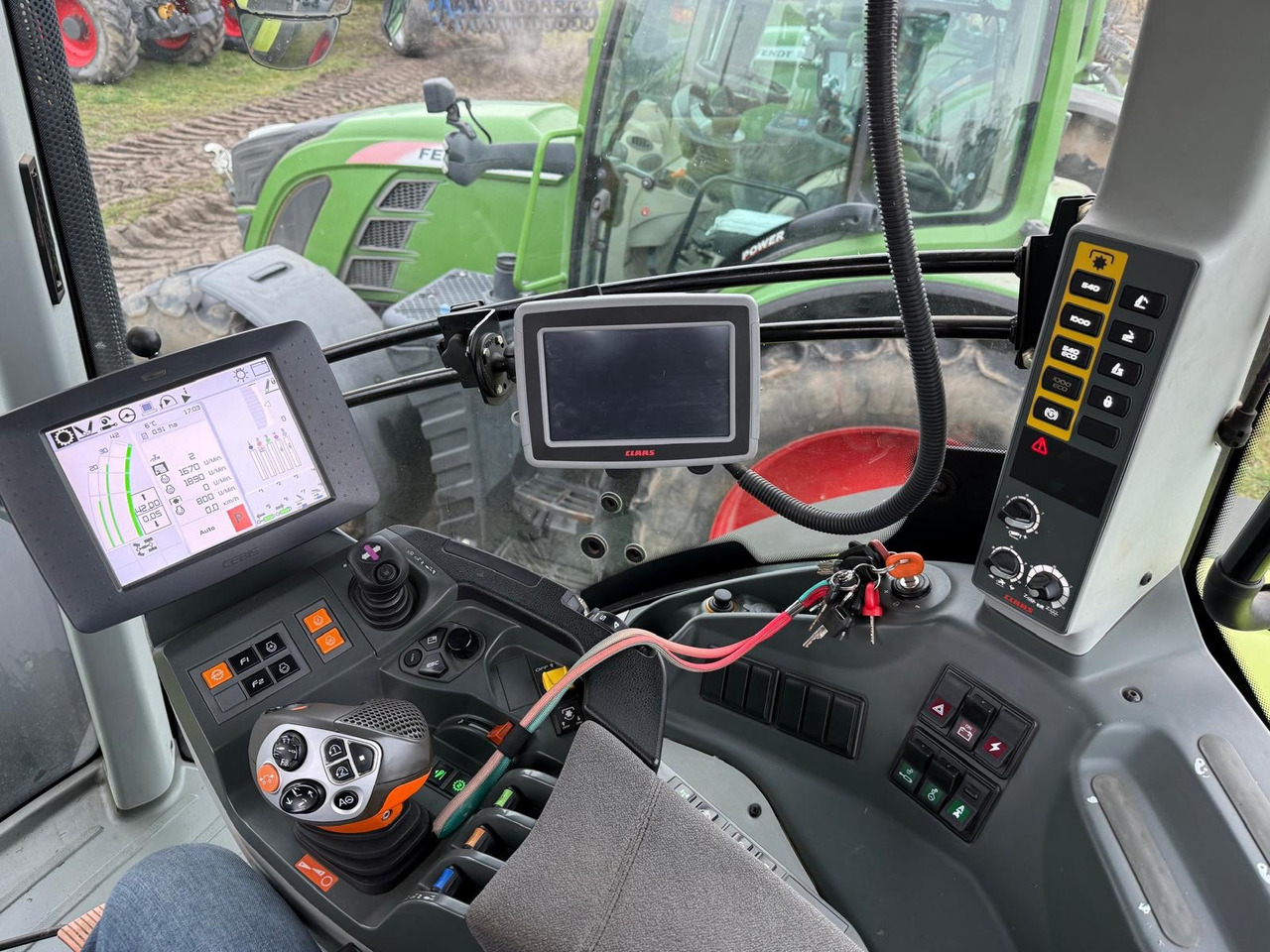 Tractor Claas Axion 850 C-Matic