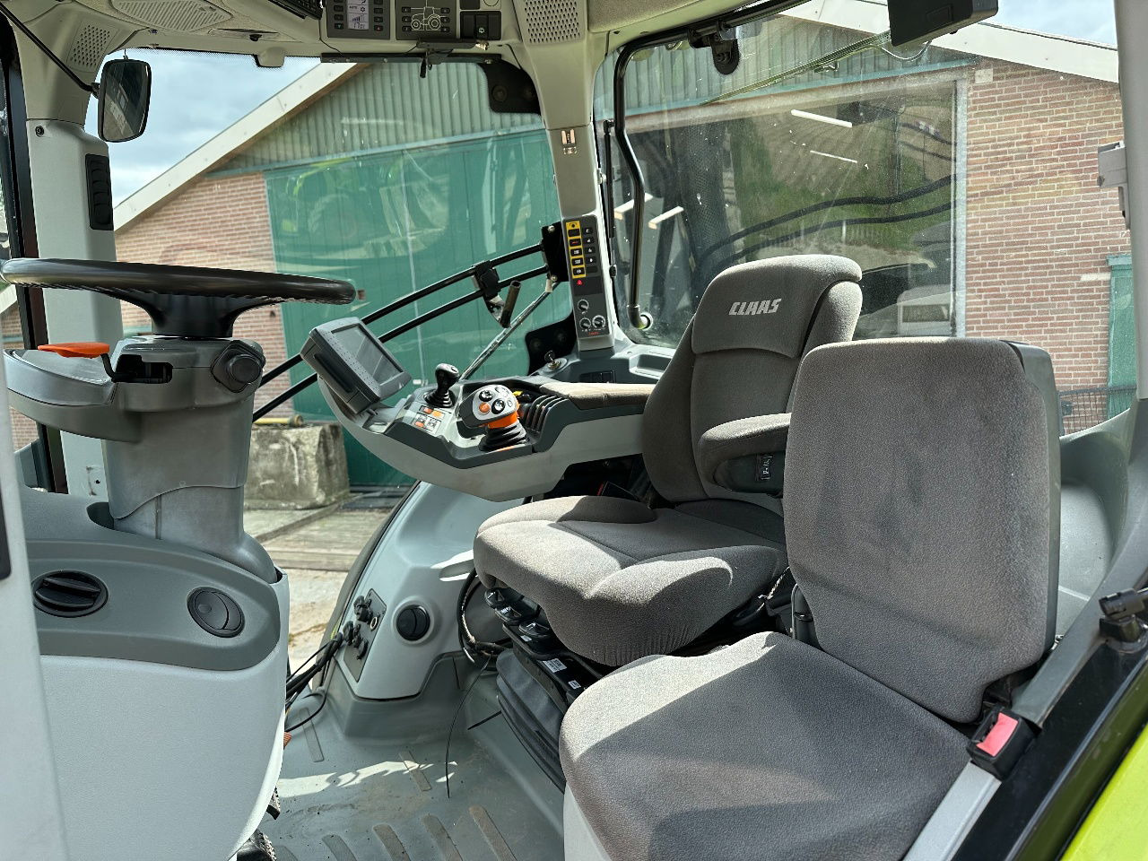 Tractor Claas Axion 850 Cmatic