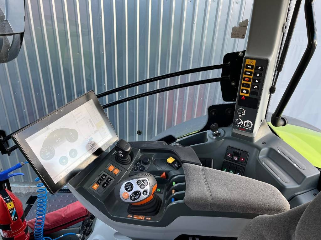 Tractor Claas Axion 870