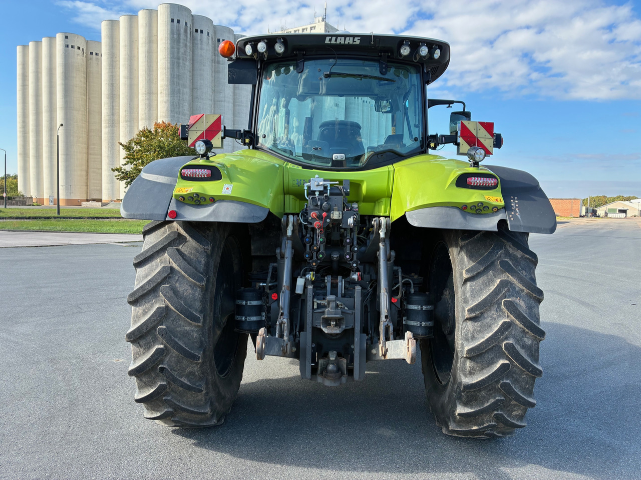 Tractor Claas Axion 870