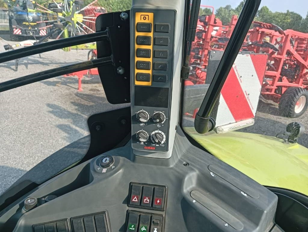 Tractor Claas Axion 870 Cmatic
