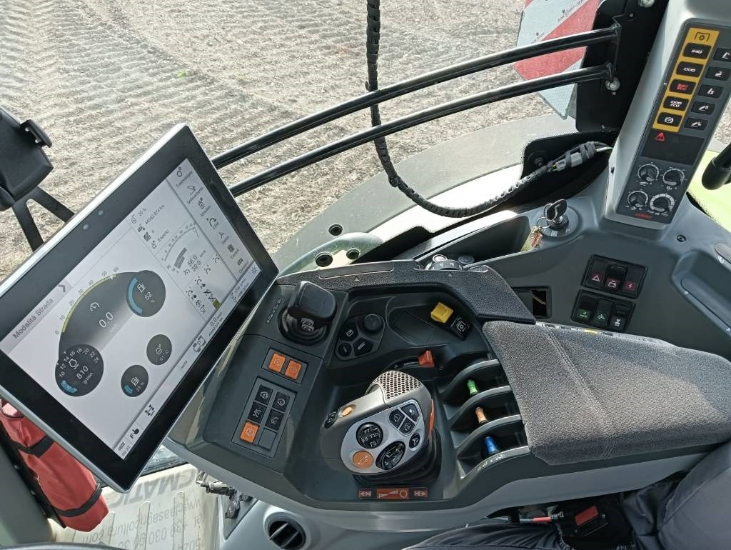 Tractor Claas Axion 870 Cmatic