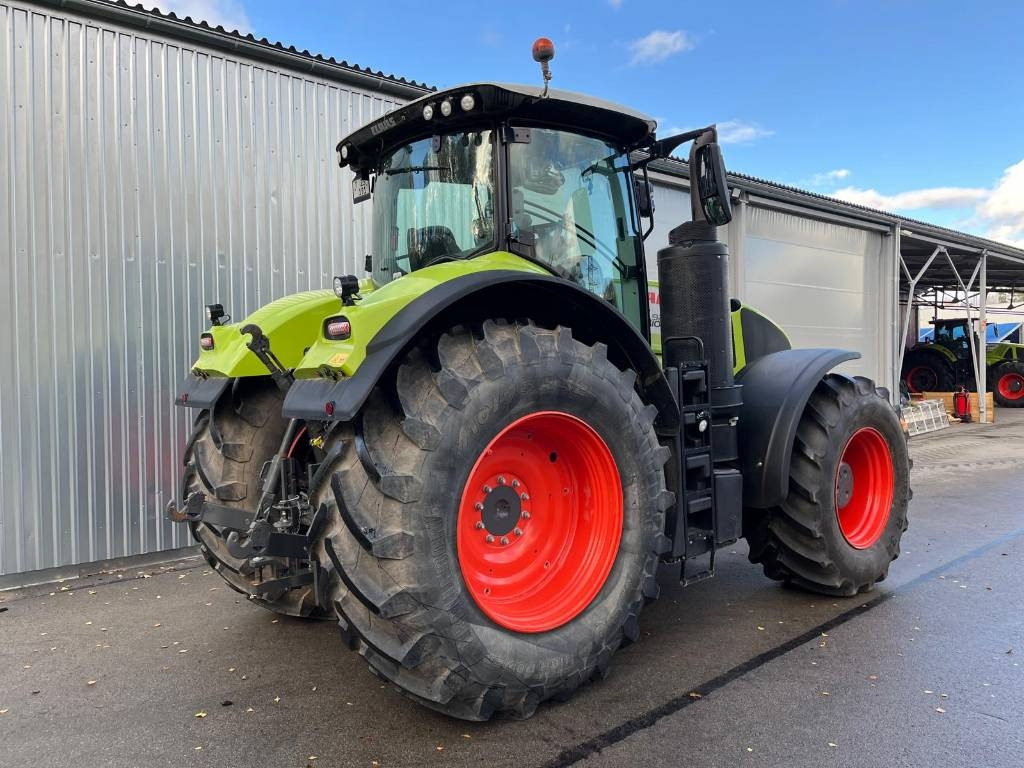 Tractor Claas Axion 920