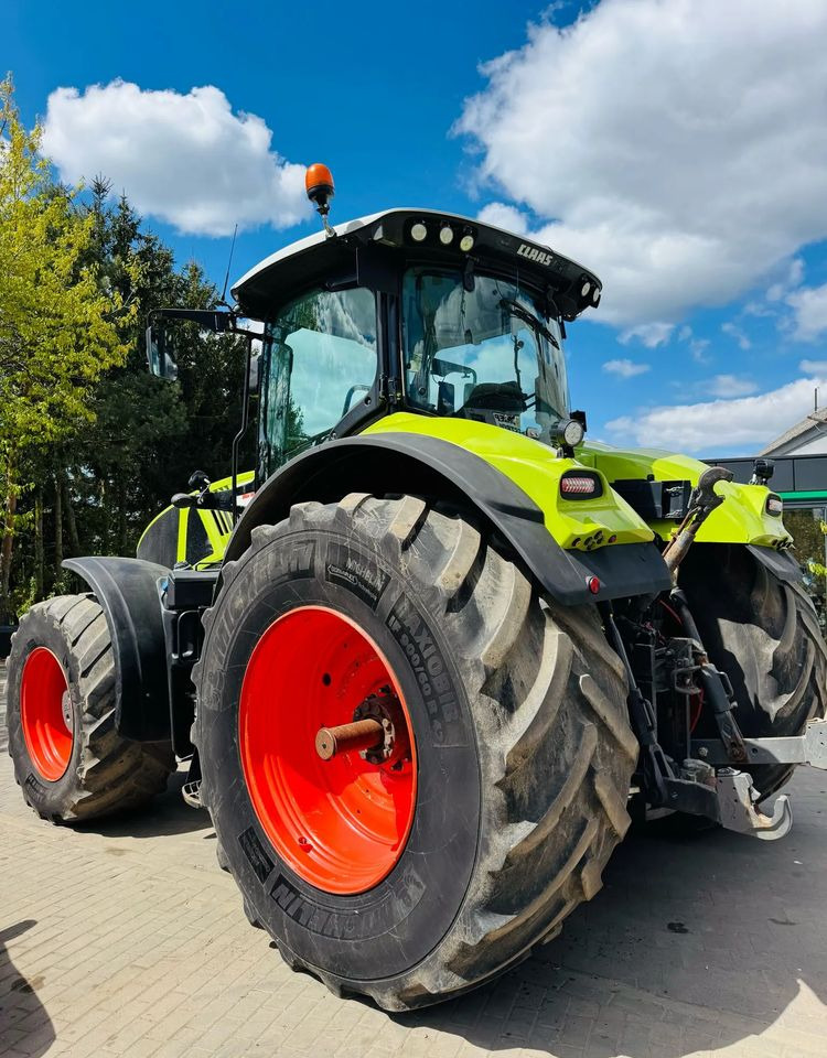 Tractor Claas Axion 950 CMATIC