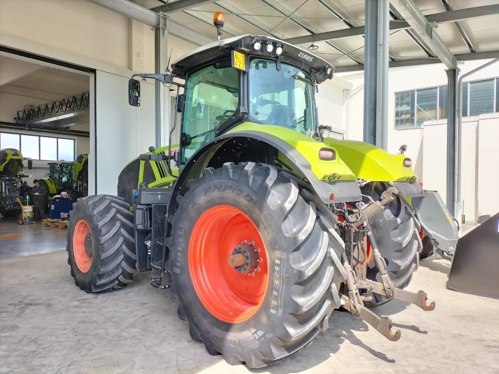 Tractor Claas Axion 950 Cmatic