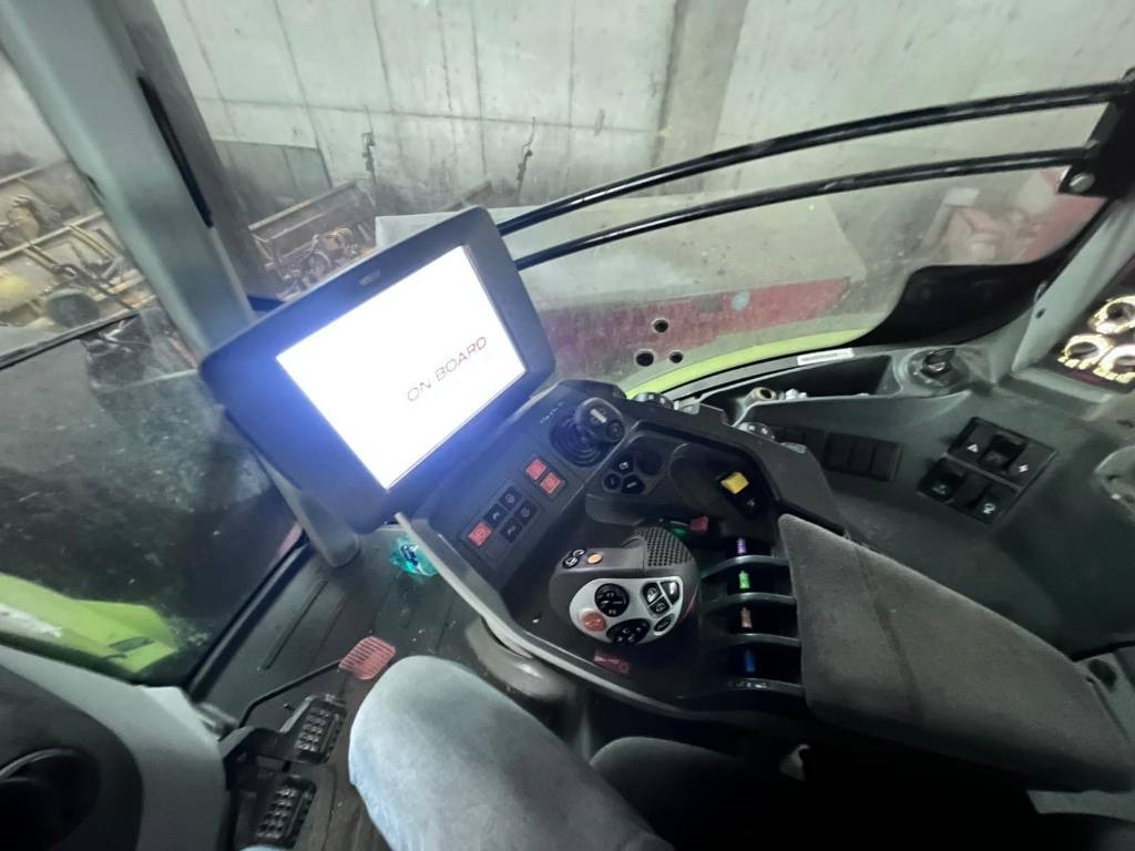 Tractor Claas Axion 950 Cmatic
