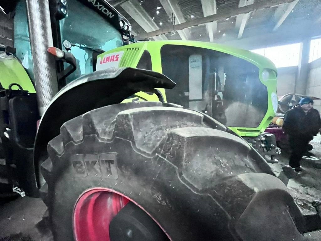 Tractor Claas Axion 950 Cmatic