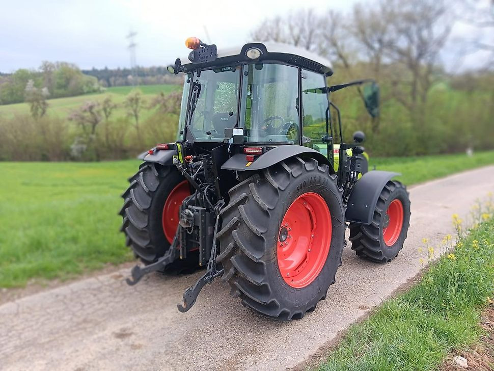 Tractor Claas Axos 240