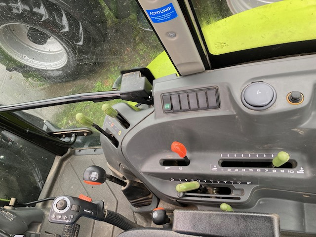 Tractor Claas Axos 310