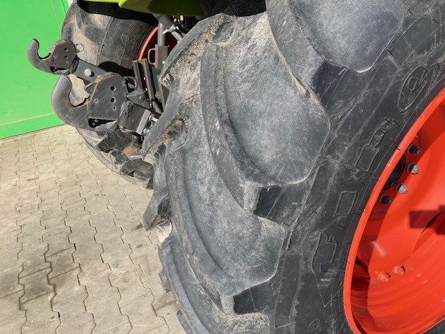Tractor Claas Axos 310