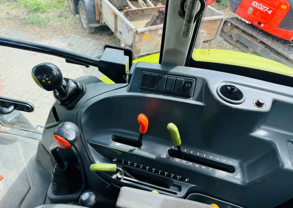 Tractor Claas Axos 330