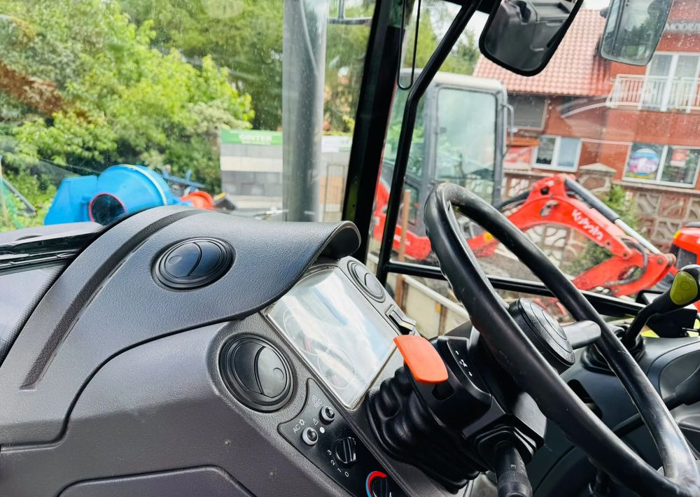 Tractor Claas Axos 330