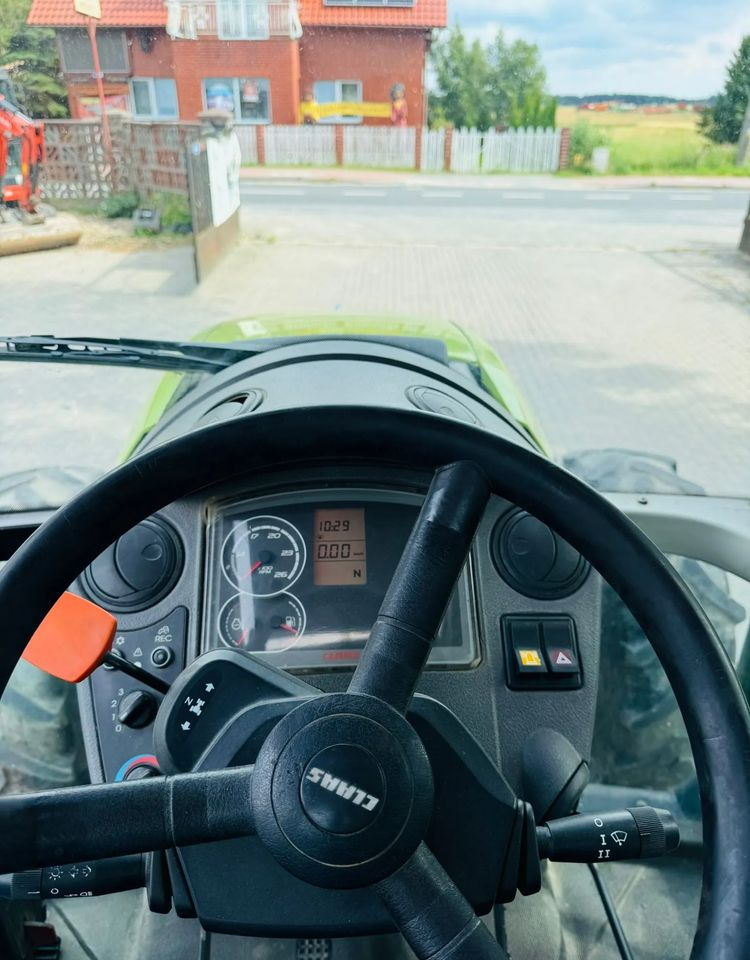 Tractor Claas Axos 330