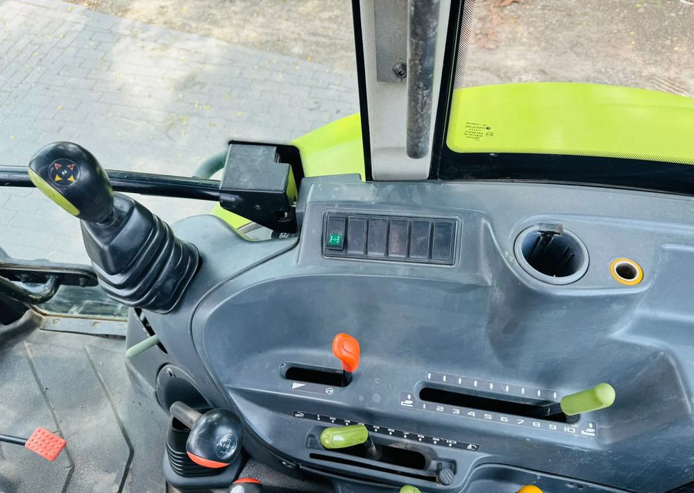 Tractor Claas Axos 330