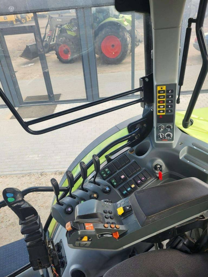 Tractor Claas Claas Arion 530