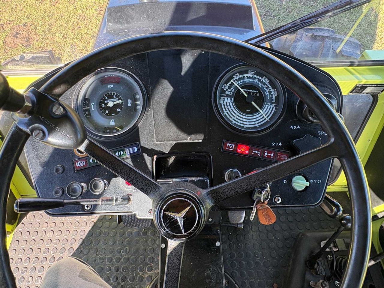 Tractor DAIMLER-BENZ MB-TRAC 1300 FRONT LOADER