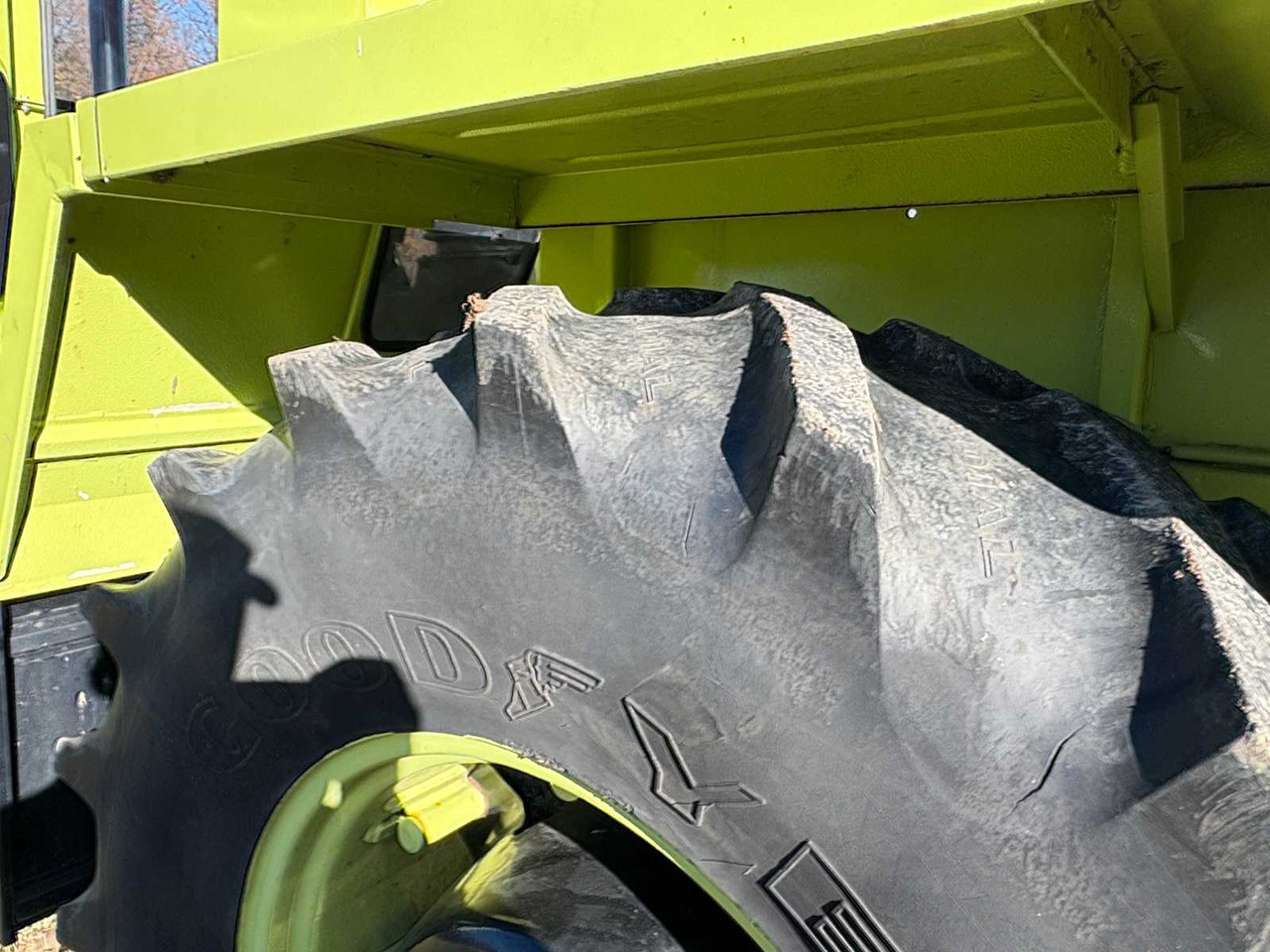 Tractor DAIMLER-BENZ MB-TRAC 1300 FRONT LOADER