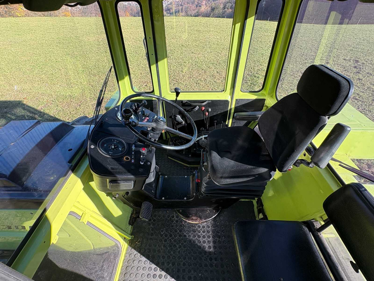 Tractor DAIMLER-BENZ MB-TRAC 1300 FRONT LOADER