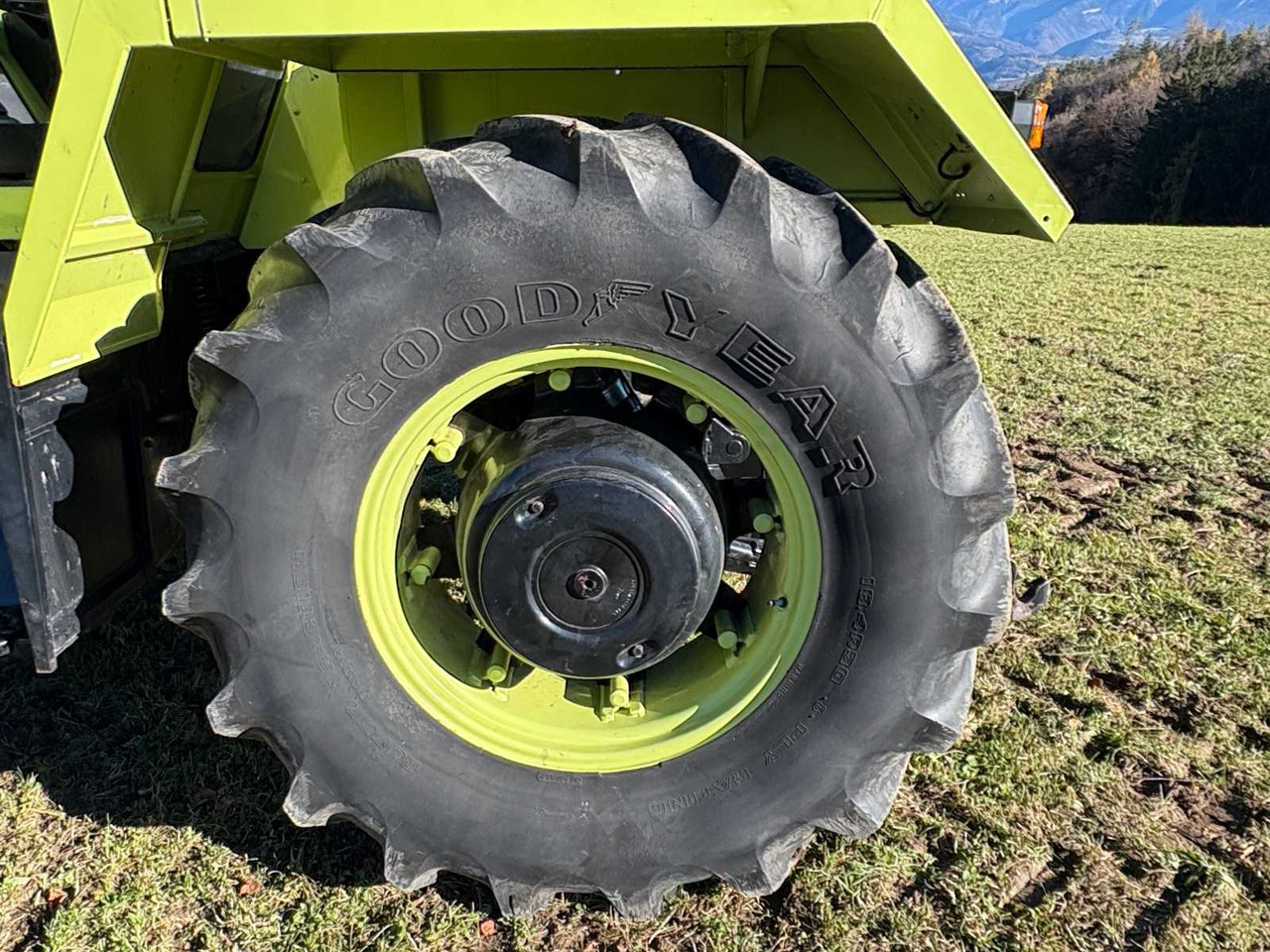 Tractor DAIMLER-BENZ MB-TRAC 1300 FRONT LOADER