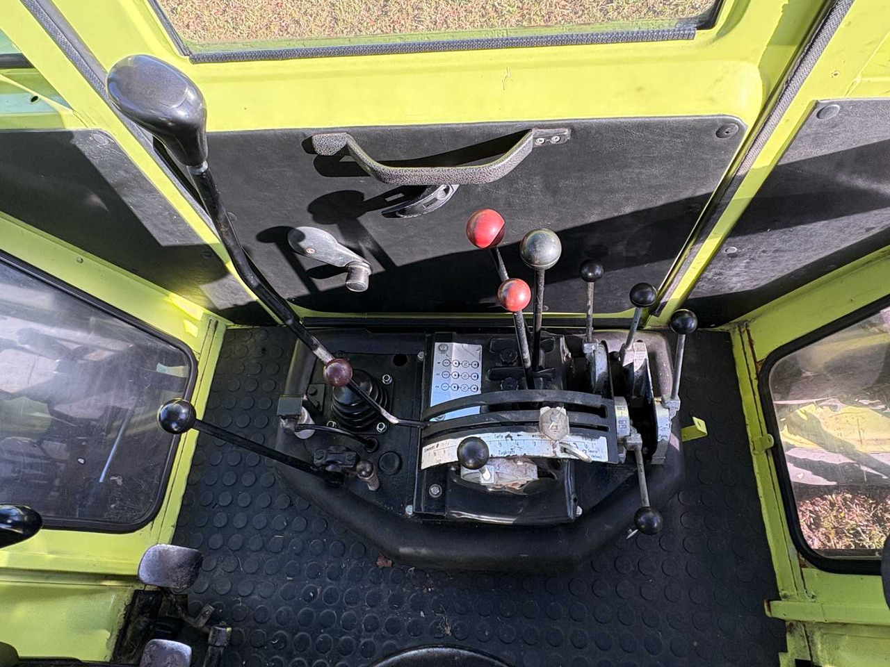 Tractor DAIMLER-BENZ MB-TRAC 1300 FRONT LOADER