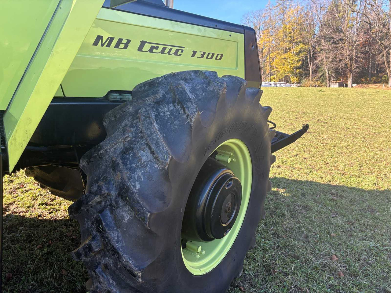 Tractor DAIMLER-BENZ MB-TRAC 1300 FRONT LOADER