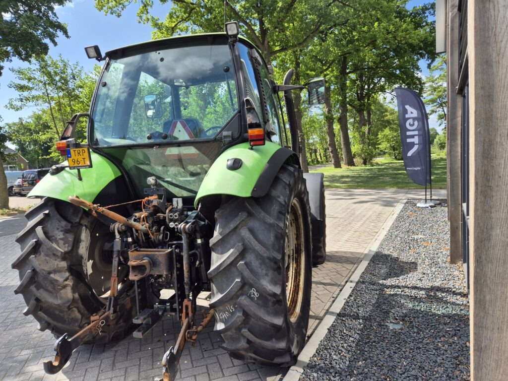 Tractor DEUTZ AGROTRON 85