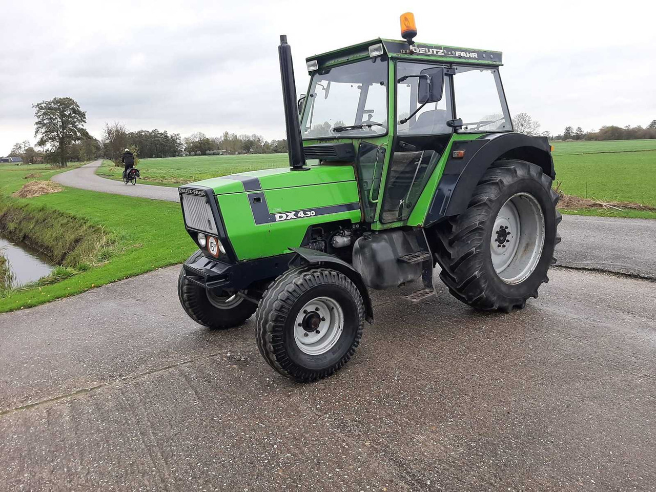Tractor Deutz-Fahr DX 4.30