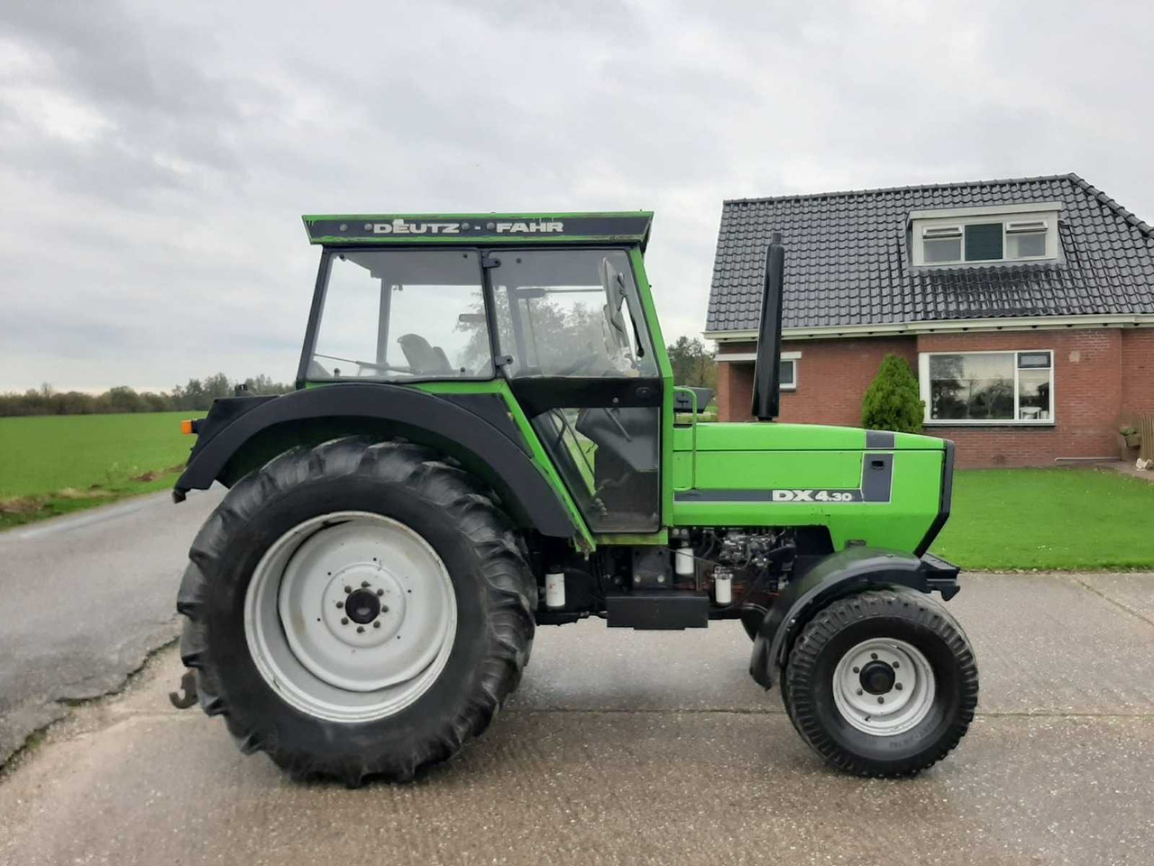 Tractor Deutz-Fahr DX 4.30