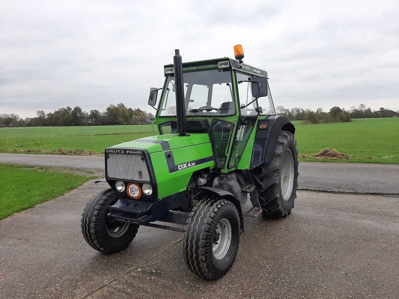 Tractor Deutz-Fahr DX 4.30