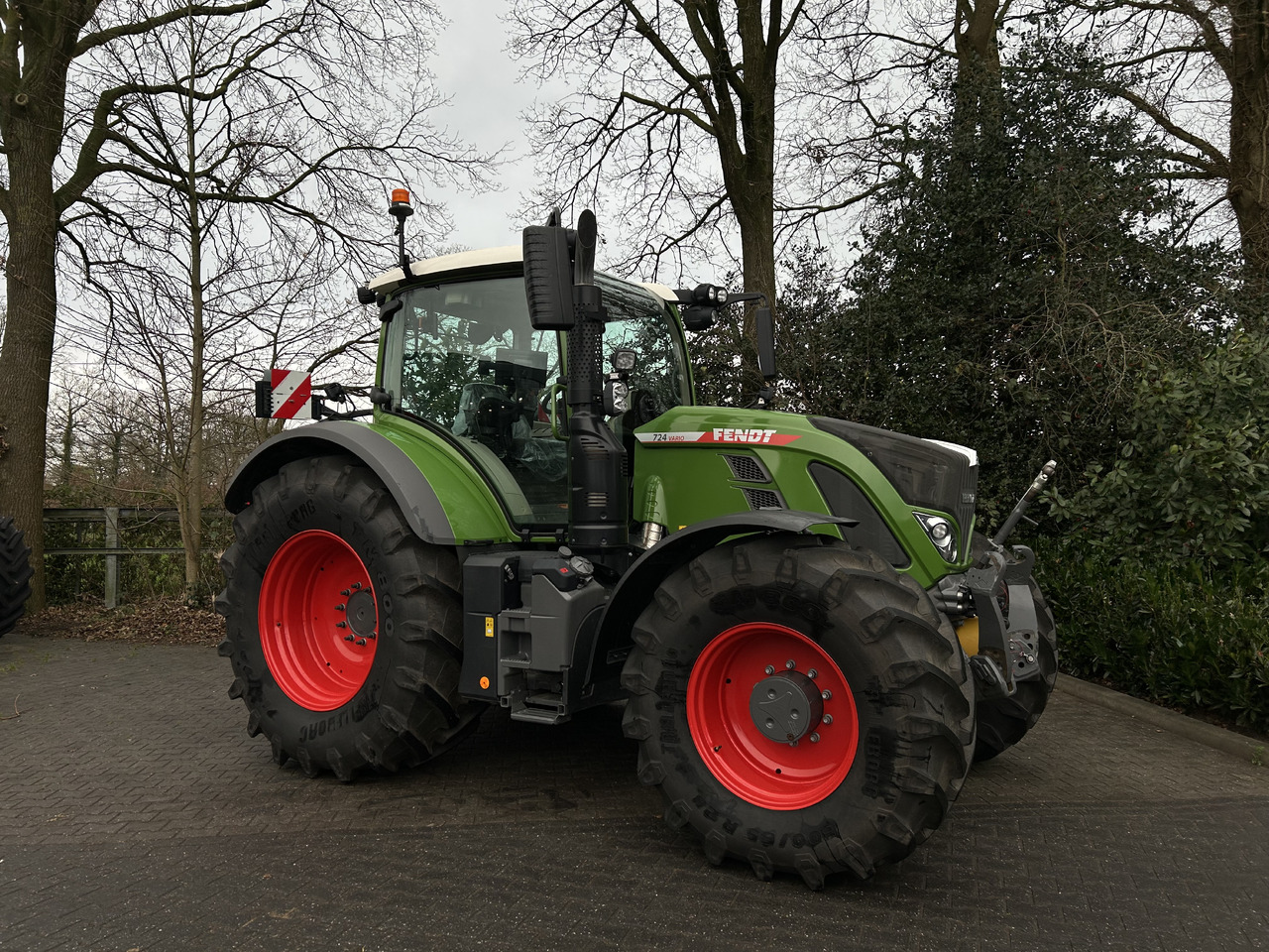 Tractor FENDT 724 Vario Gen6 ProfiPlus setting 2
