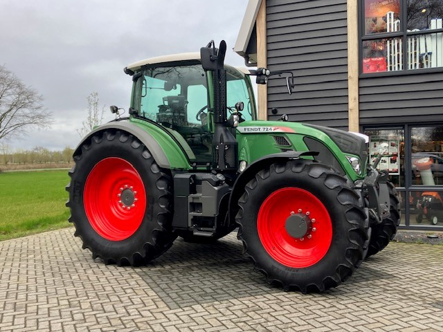 Tractor FENDT 724 profi plus