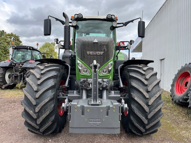 Tractor FENDT 826 Vario S4 ProfiPlus